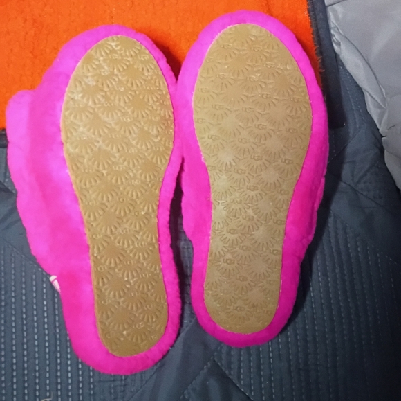 UGG Vibrant Pink Fluffy Slippers - Picture 2 of 2